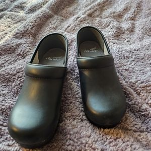Dansko leather nursing clogs